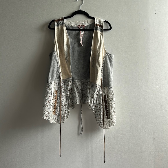 Floral Vest - Picture 1 of 10
